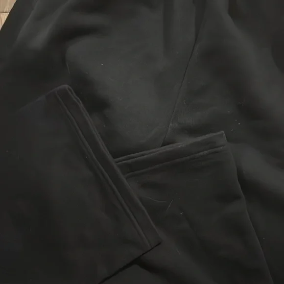 Alo Yoga Accolade Sweatpants Straight Leg in black - Picture 11 of 11